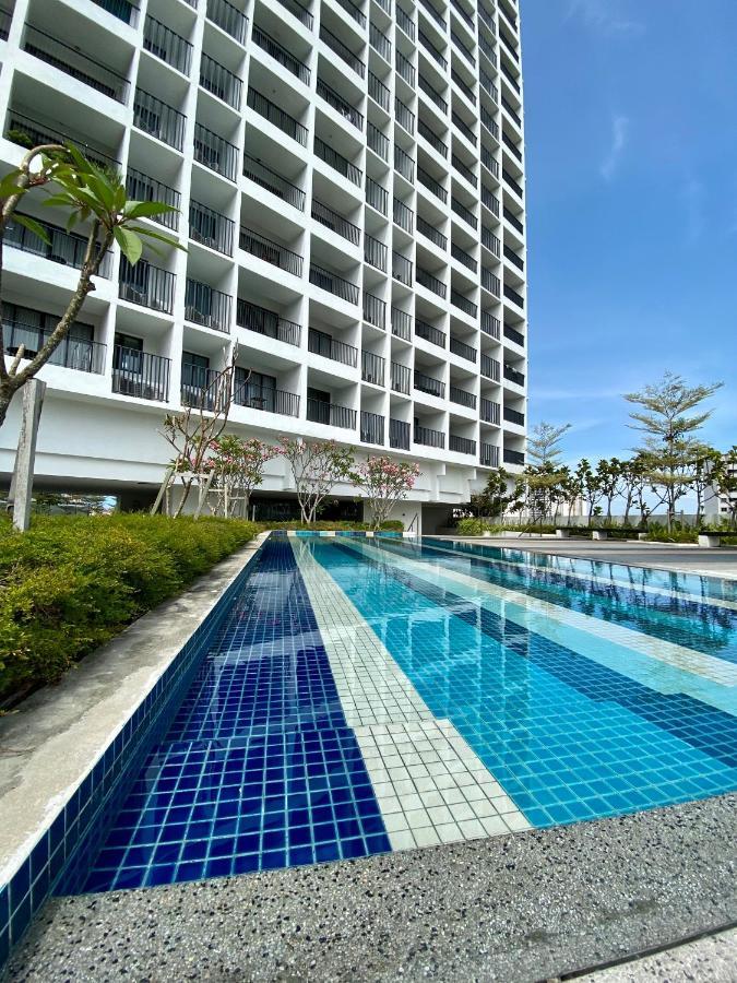 The Landmark - 800 Sqf Studio With Balcony Apartment George Town Exterior photo